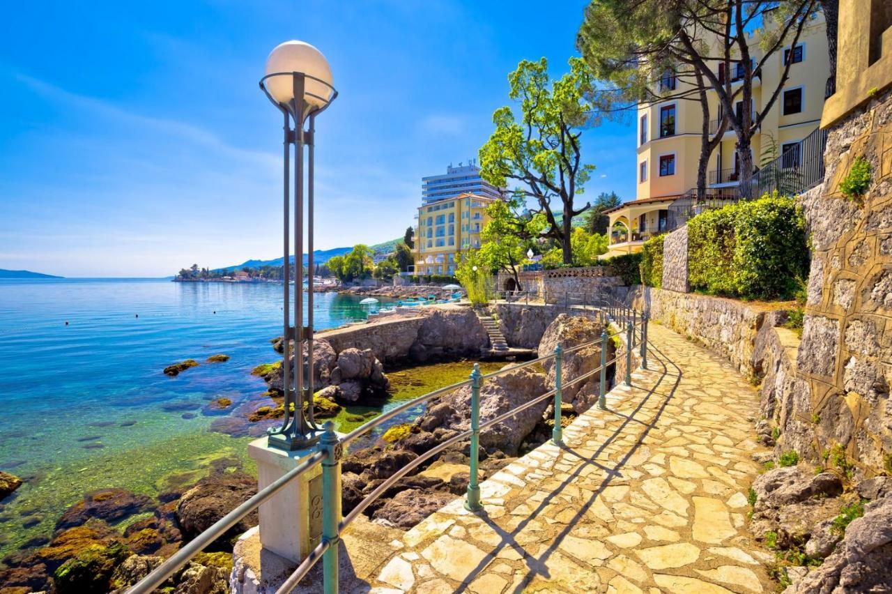 Apartment Belvedere With Seaview Rijeka Bagian luar foto